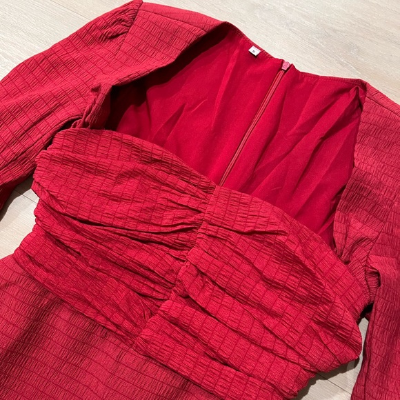 Red Dress - Picture 4 of 6